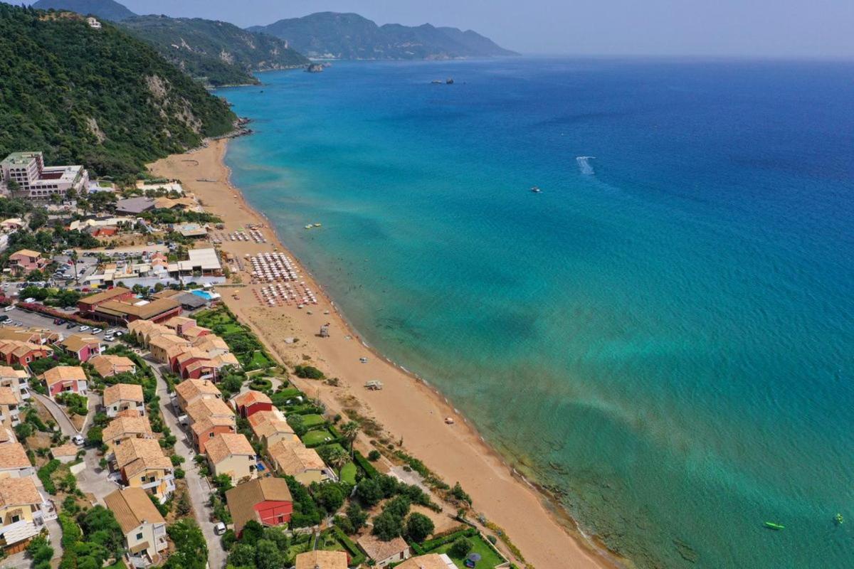 Waves Apartments Harmony Глифада Экстерьер фото
